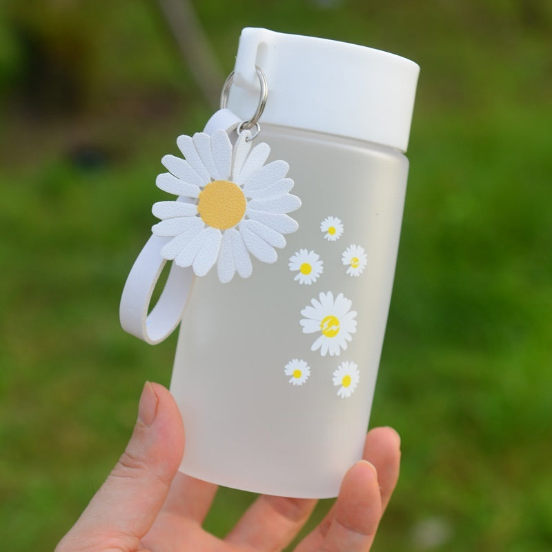 Frosted Daisy Water Bottle – Cute Design with Flower Charm