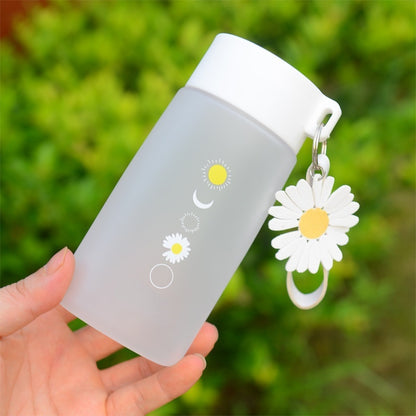 Frosted Daisy Water Bottle – Cute Design with Flower Charm