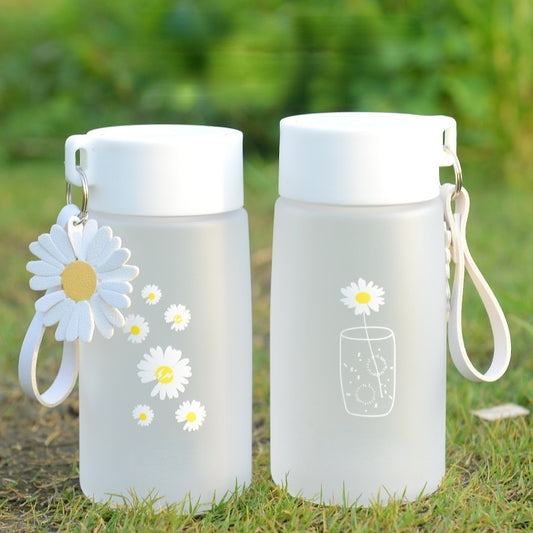 Frosted Daisy Water Bottle – Cute Design with Flower Charm