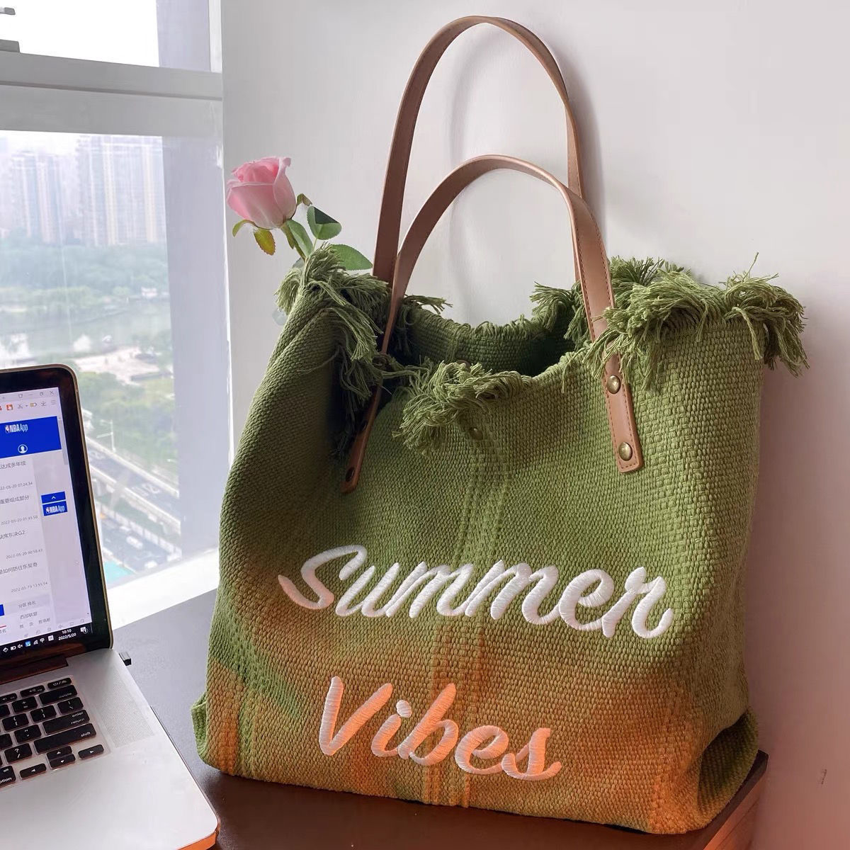 Fashionable Travel Tote Bag - Perfect for Beach Trips